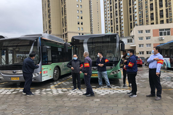 中共鄭州赫喆文化傳播有限公司黨支部開展“疫情防控常態化，為公共交通助力”志愿服務實踐活動